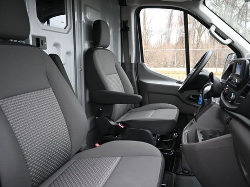 Used 2025 Ford Transit 250 Base image 9