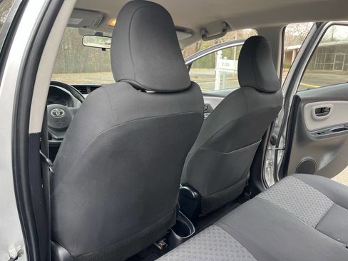 Used 2015 Toyota Yaris L image 12