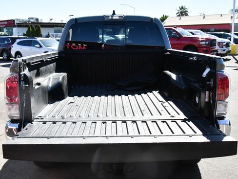 Used 2023 Toyota Tacoma TRD Off-Road w/ Black Out Package (TMS) AWD/4WD image 39