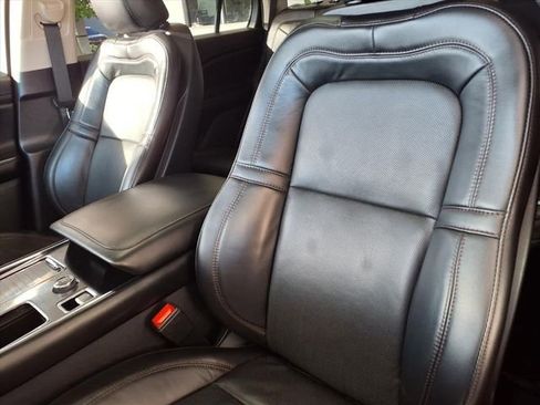 Certified 2023 Lincoln Aviator Reserve w/ Equipment Group 201A image 6