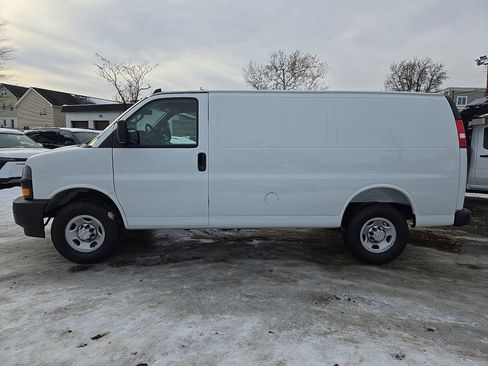Used 2025 Chevrolet Express 2500 w/ Driver Convenience Package image 4