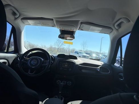 Used 2016 Jeep Renegade Latitude FWD image 14