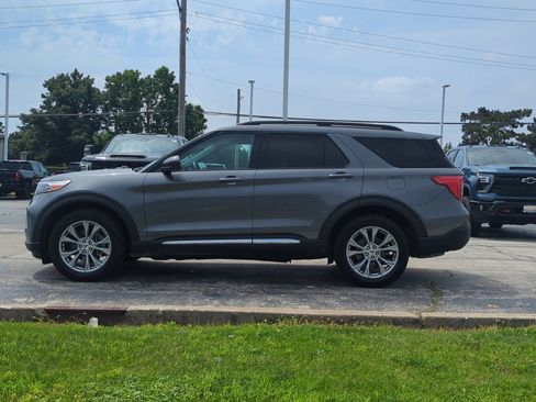 Used 2023 Ford Explorer XLT w/ Equipment Group 202A AWD/4WD image 7