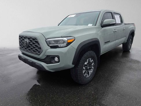 Used 2023 Toyota Tacoma TRD Off-Road w/ TRD Premium Off Road Package AWD/4WD image 3