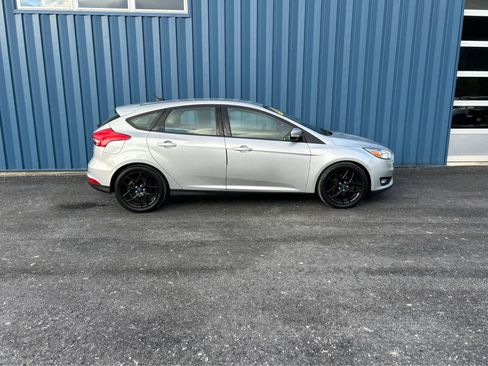 Used 2016 Ford Focus SE w/ Equipment Group 201A image 16
