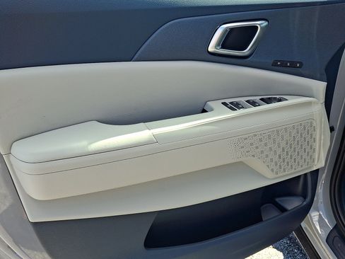New 2026 Kia Carnival EX FWD image 8