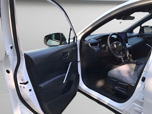 Used 2024 Toyota Corolla Cross AWD Hybrid image 16