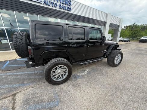 Used 2014 Jeep Wrangler Unlimited Sahara w/ Max Tow Package AWD/4WD image 5