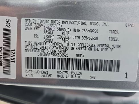 Used 2025 Toyota Tundra Limited image 34