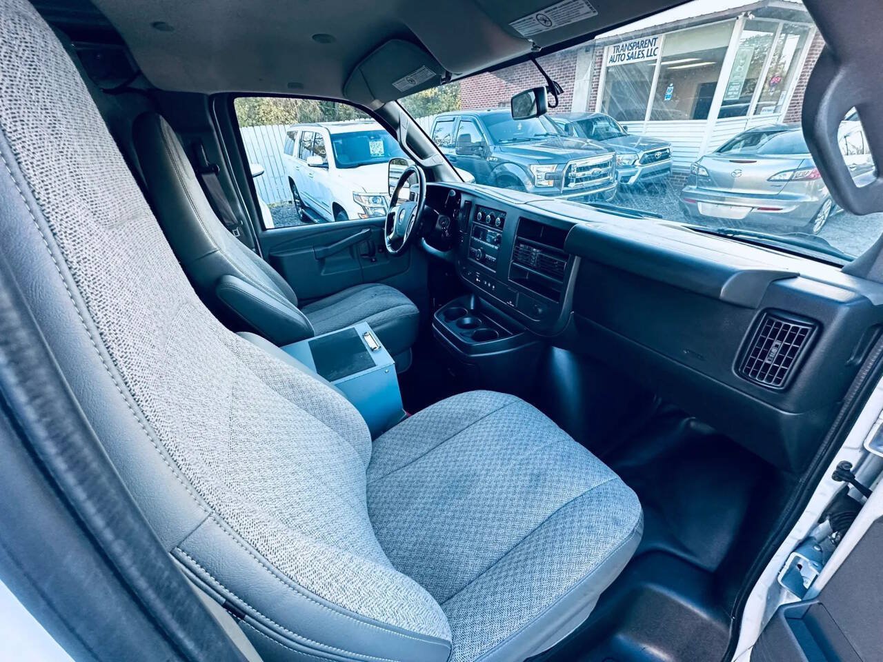 Used 2018 Chevrolet Express 2500 w/ Driver Convenience Package RWD image 11