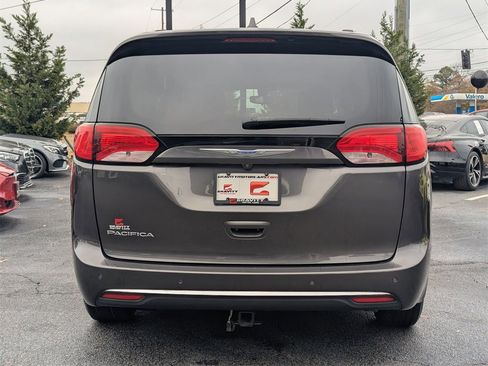 Used 2018 Chrysler Pacifica Touring-L image 27
