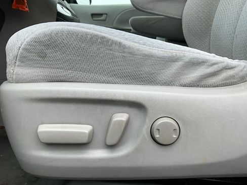 Used 2011 Toyota Sienna LE image 23