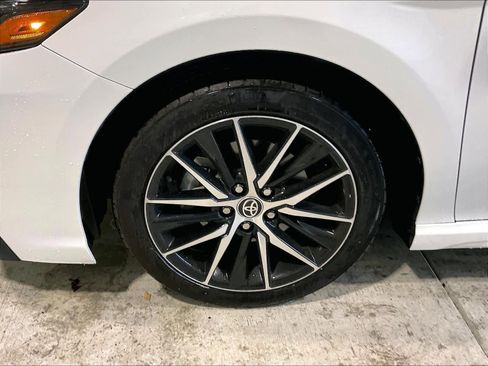 Used 2023 Toyota Camry SE image 12