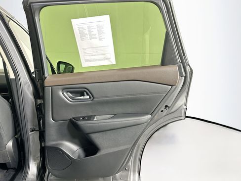 Used 2023 Nissan Rogue SL image 32