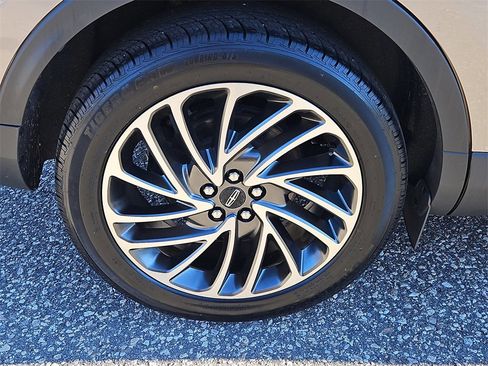 Used 2020 Lincoln Nautilus Reserve image 9