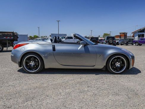 Used 2004 Nissan 350Z Touring RWD image 3