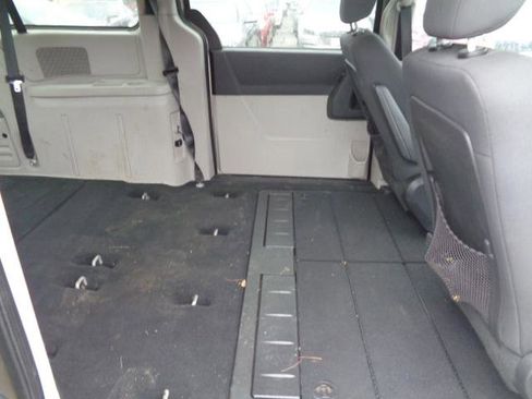 Used 2009 Dodge Grand Caravan SXT image 11