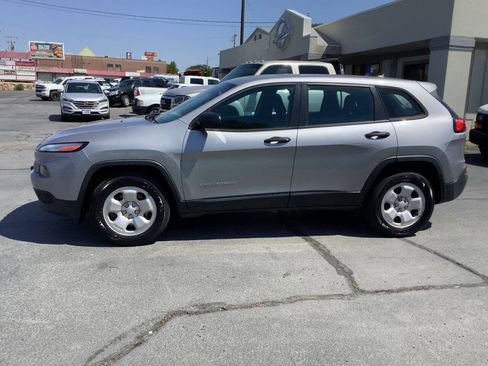 Used 2017 Jeep Cherokee Sport w/ Trailer Tow Group AWD/4WD image 18