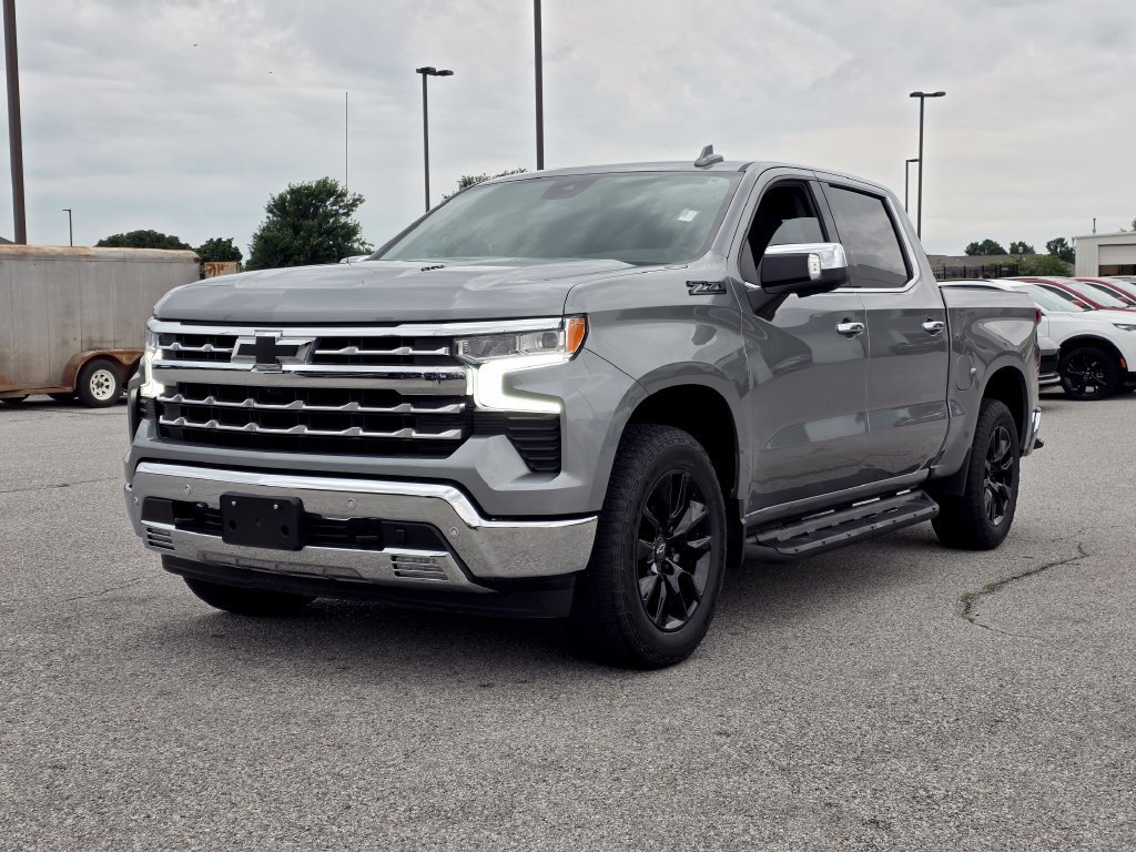 Used 2025 Chevrolet Silverado 1500 LTZ AWD/4WD image 3