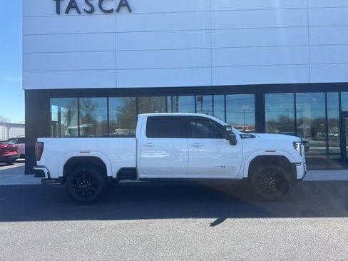 Used 2024 GMC Sierra 2500 AT4 w/ AT4 Premium Plus Package AWD/4WD image 2