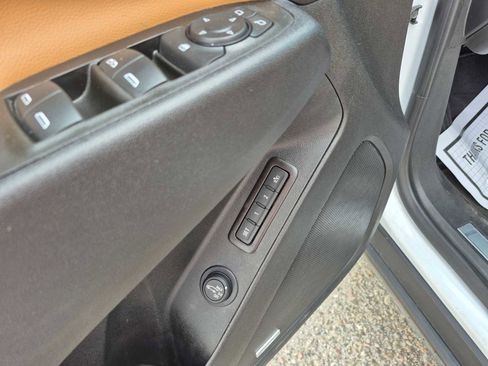 Used 2021 Chevrolet Equinox Premier image 16