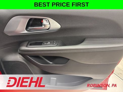 New 2026 Chrysler Pacifica Limited w/ S Appearance Package AWD/4WD image 18
