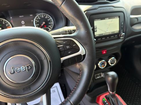 Used 2017 Jeep Renegade Trailhawk AWD/4WD image 33