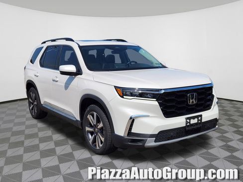 Certified 2024 Honda Pilot Touring image 1