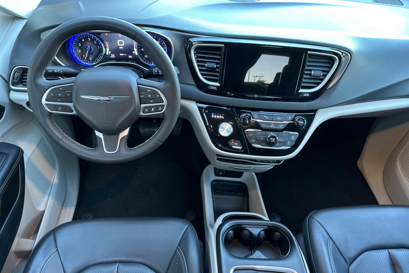 Certified 2023 Chrysler Pacifica Touring-L FWD image 13