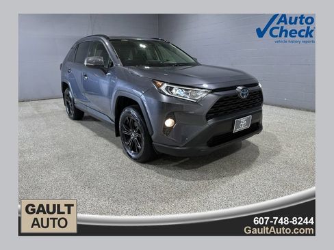 Used 2021 Toyota RAV4 XLE w/ XLE Grade Weather Package AWD/4WD image 1