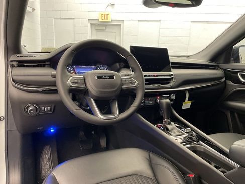 New 2026 Jeep Compass Latitude image 9