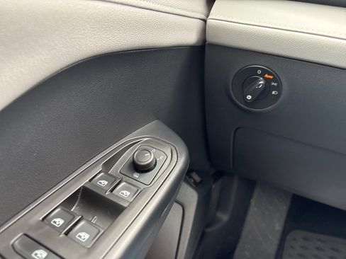 Used 2024 Volkswagen Taos SE image 30