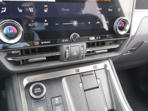 Used 2024 Lexus GX 550 w/ Cold Area Package AWD/4WD image 18