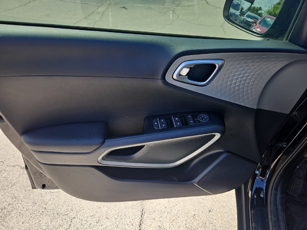 Used 2020 Kia Soul LX FWD image 11