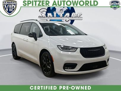 Used 2025 Chrysler Pacifica Limited