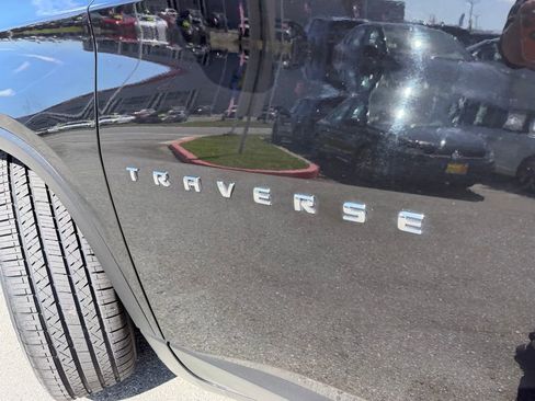 Used 2023 Chevrolet Traverse LT FWD image 12