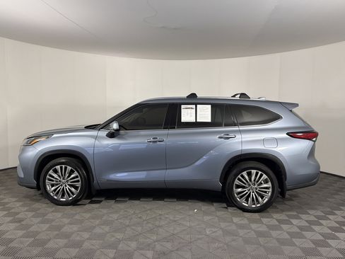 Used 2022 Toyota Highlander Platinum AWD/4WD image 21