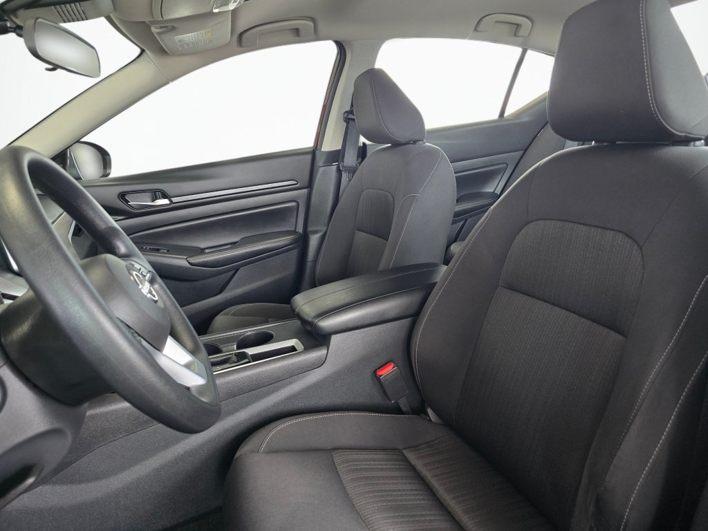 Used 2025 Nissan Altima 2.5 SV FWD image 18
