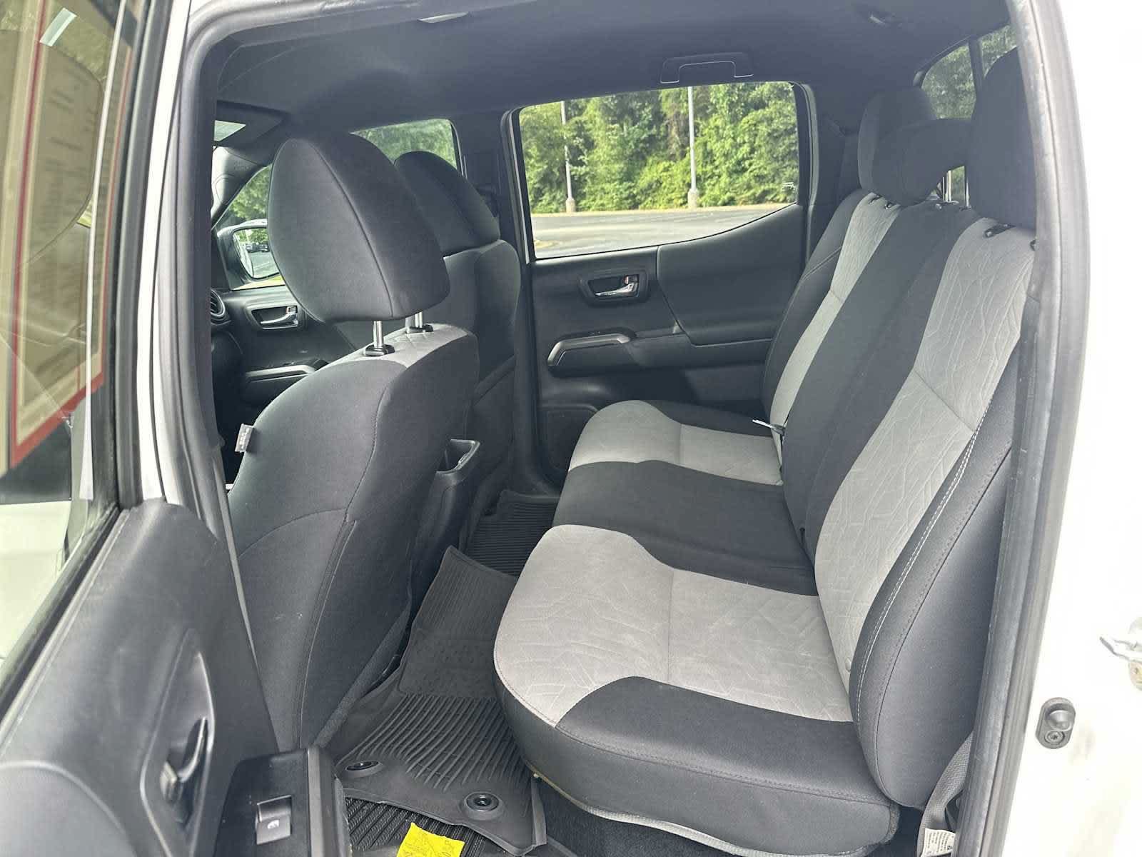 Used 2022 Toyota Tacoma TRD Off-Road w/ Technology Package RWD image 30