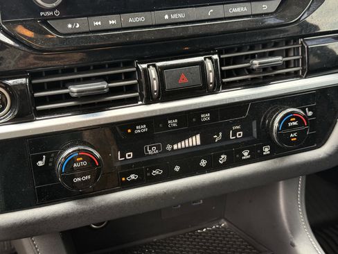 Used 2024 Nissan Pathfinder SV w/ Black Appearance Package FWD image 22
