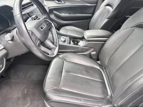 Used 2022 Jeep Grand Cherokee L Limited AWD/4WD image 10