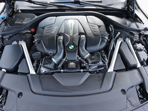 Used 2019 BMW 750i w/ Executive Package image 15