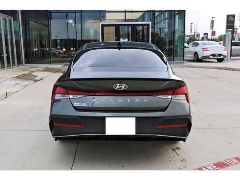 Used 2025 Hyundai Elantra Sport FWD image 8