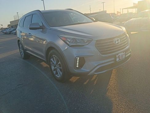 Used 2017 Hyundai Santa Fe SE image 3