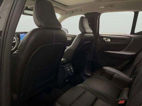 Used 2025 Volvo XC40 B5 Plus image 17