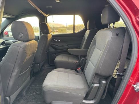 Used 2023 Chevrolet Traverse LT image 7