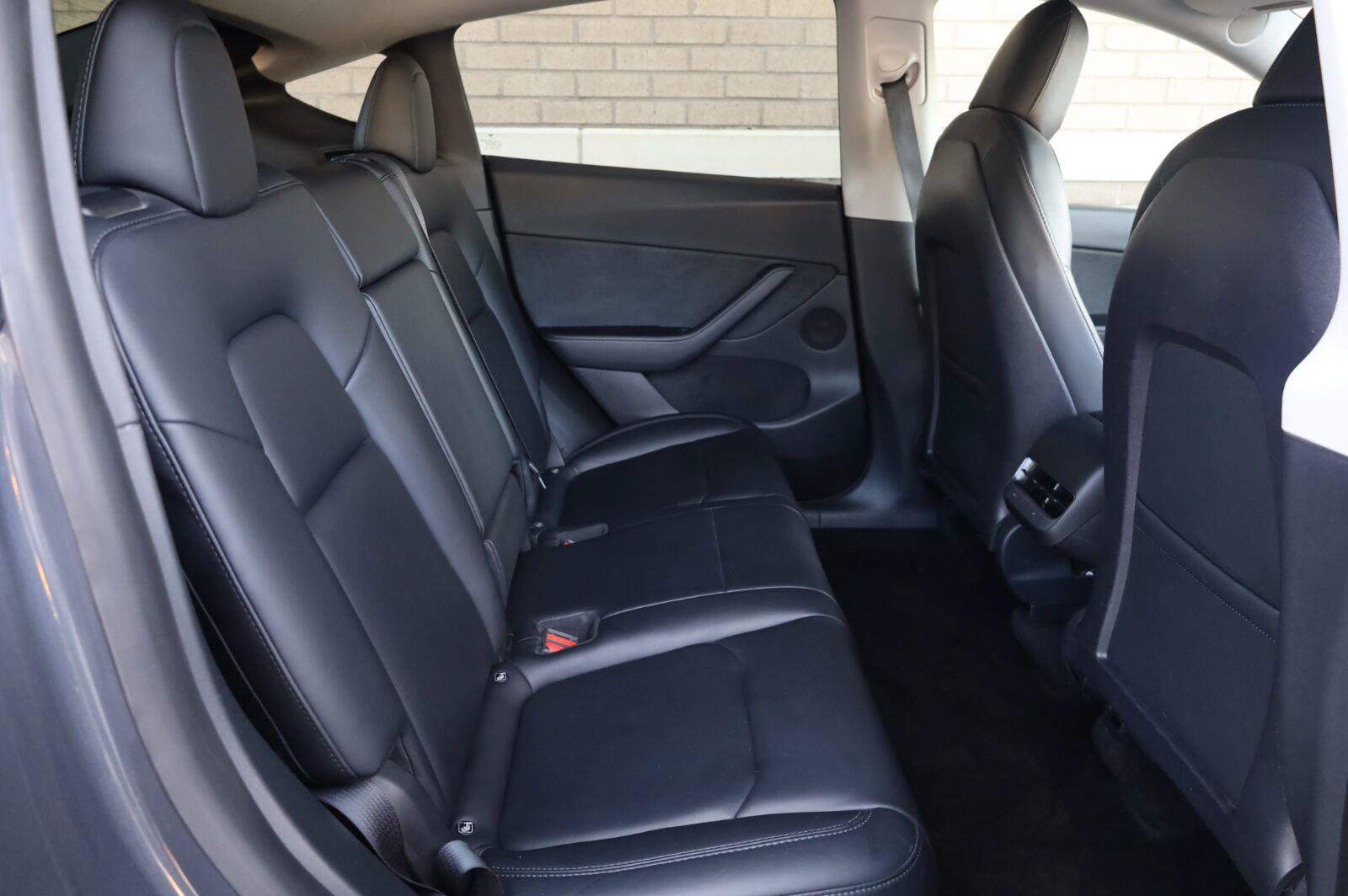 Used 2022 Tesla Model Y Long Range AWD/4WD image 24