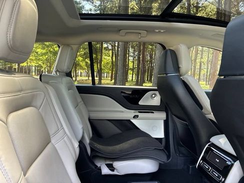 Certified 2025 Lincoln Aviator Reserve w/ Luxury Package AWD/4WD image 24