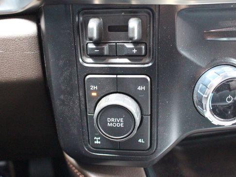 Used 2025 Ford F250 King Ranch w/ Chrome Package image 25