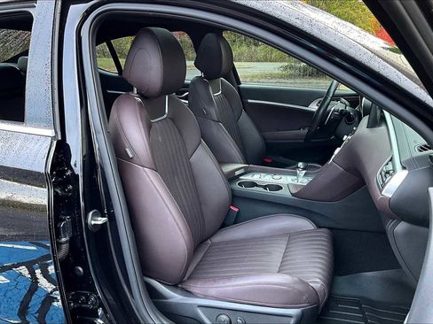 Used 2022 Genesis G70 2.0T w/ Prestige Package image 7